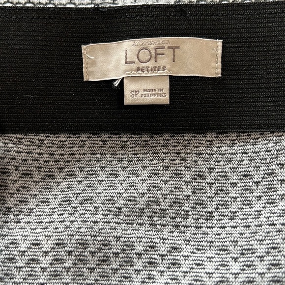 Loft Petite Gray Striped Skirt Small - Picture 4 of 5